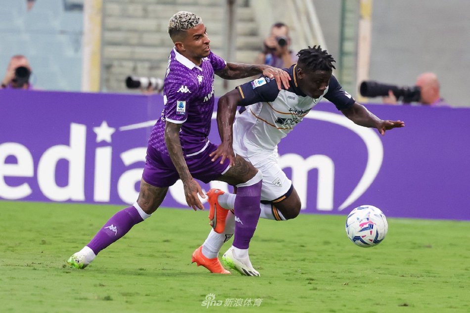 英超赛场上 英超赛场上